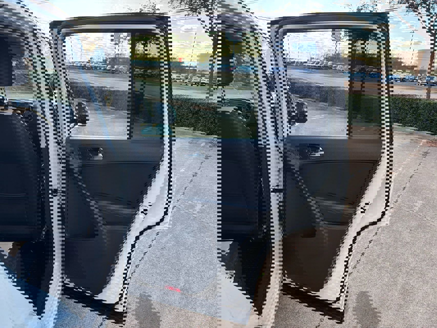 Used 2017 Volkswagen Tiguan S image 19