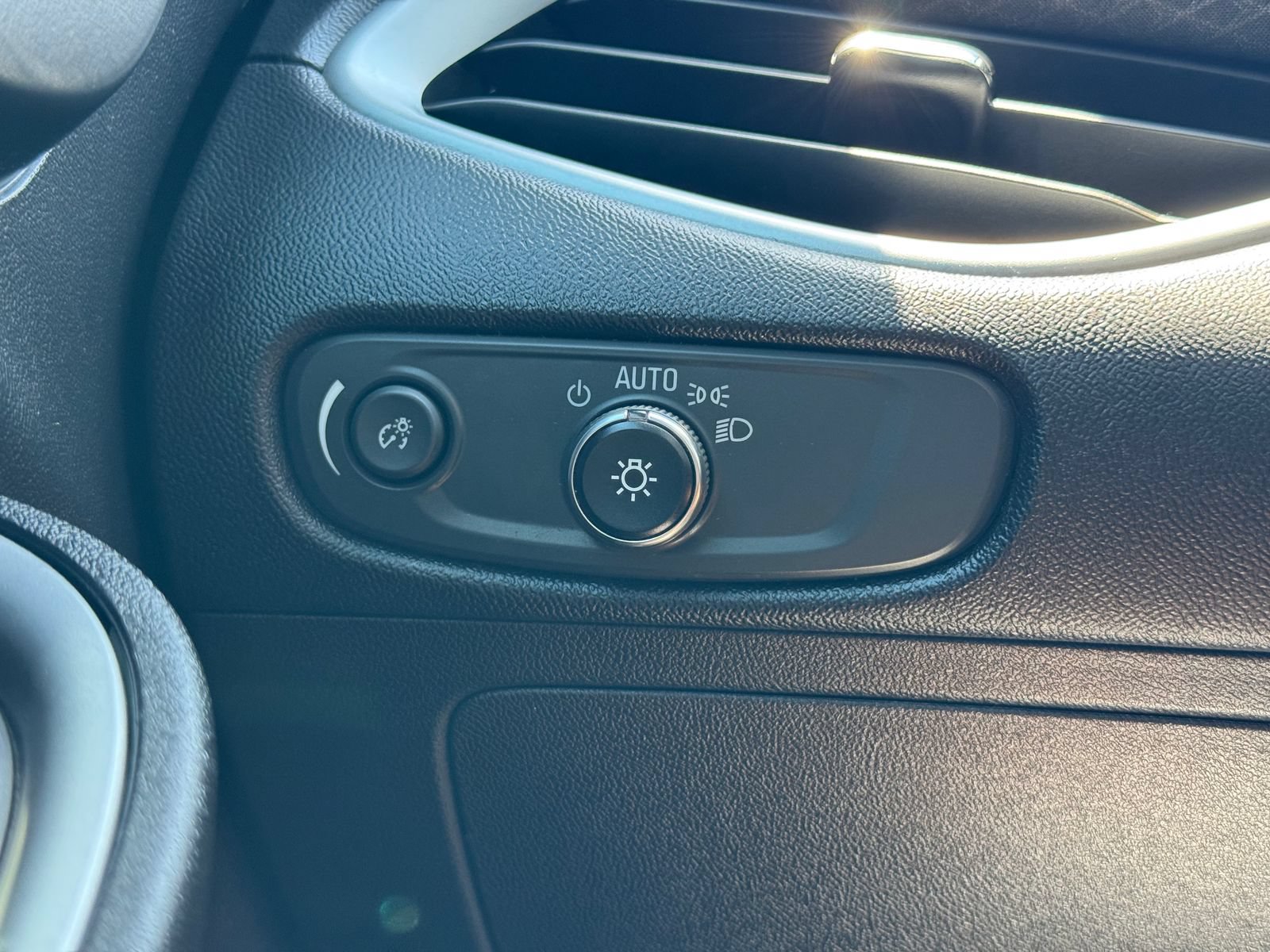 Used 2022 Chevrolet Malibu LT FWD image 29