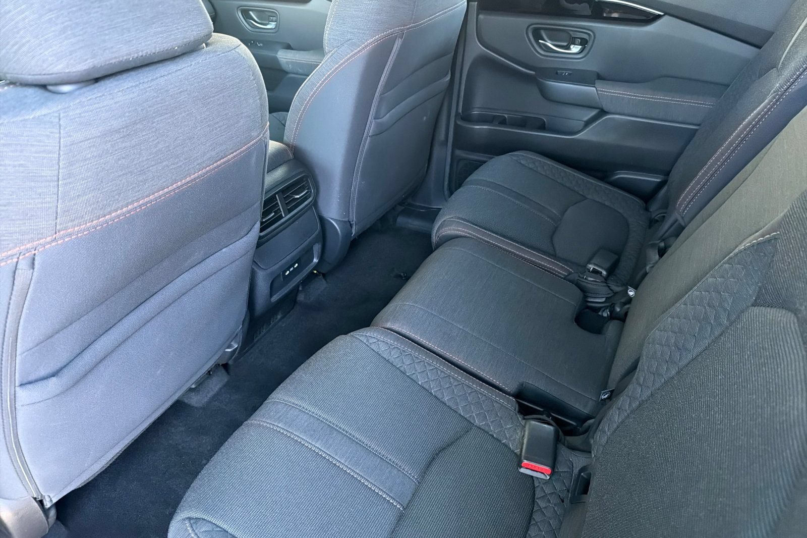 Used 2025 Honda Pilot Sport image 12
