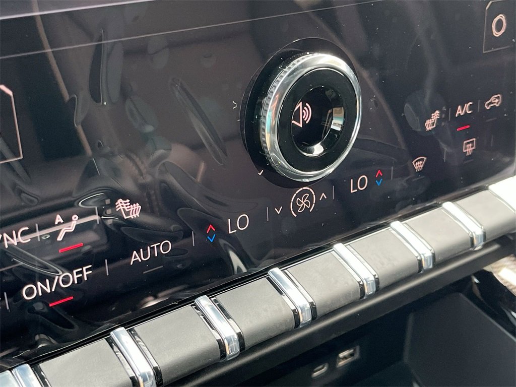 New 2025 GMC Yukon Elevation image 24