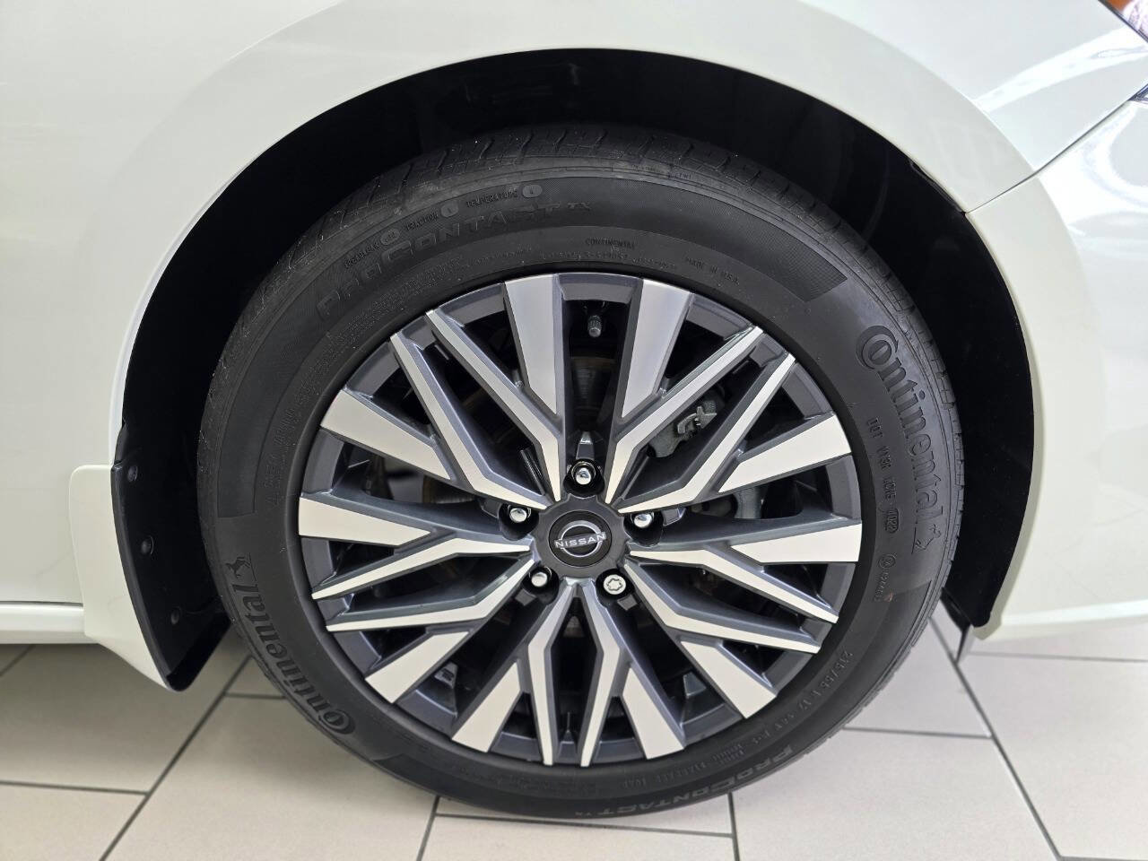 Used 2023 Nissan Altima 2.5 SV w/ SV Premium Package image 16