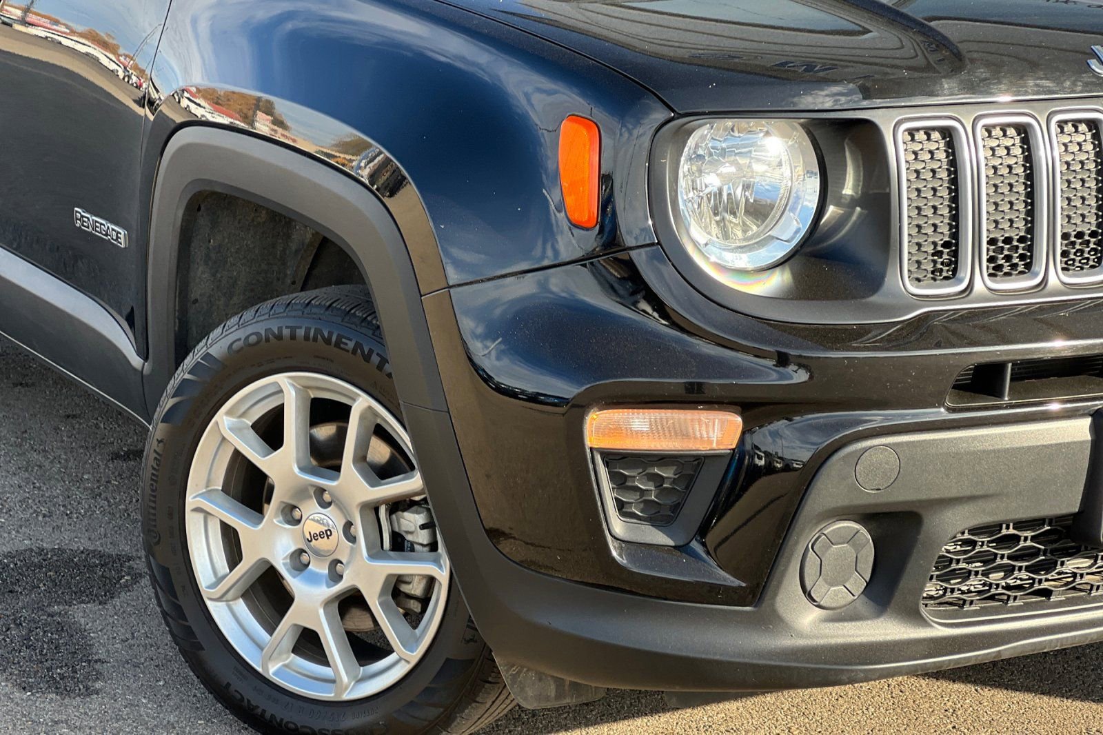 Used 2023 Jeep Renegade Latitude AWD/4WD image 31