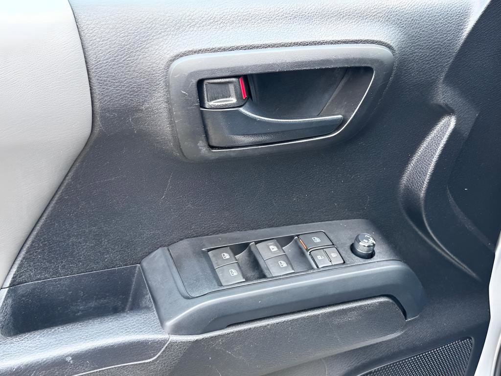 Used 2022 Toyota Tacoma SR w/ SR Convenience Package image 25