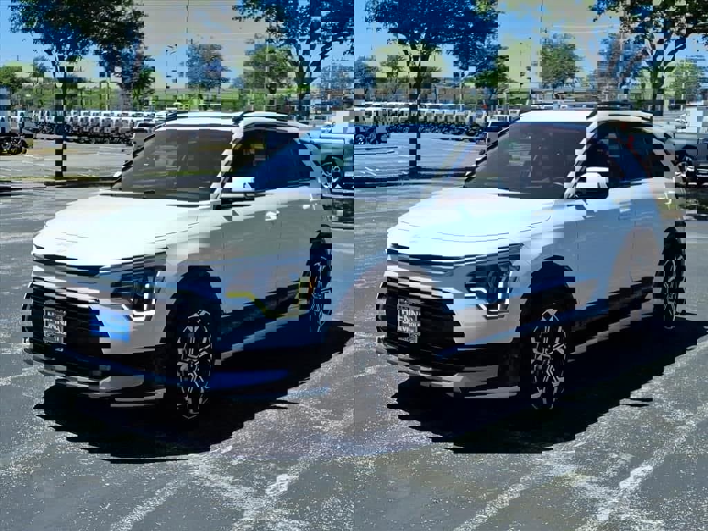 Used 2023 Kia Niro EX Touring image 9