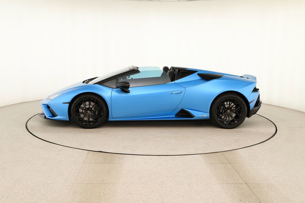 Used 2022 Lamborghini Huracan EVO image 2
