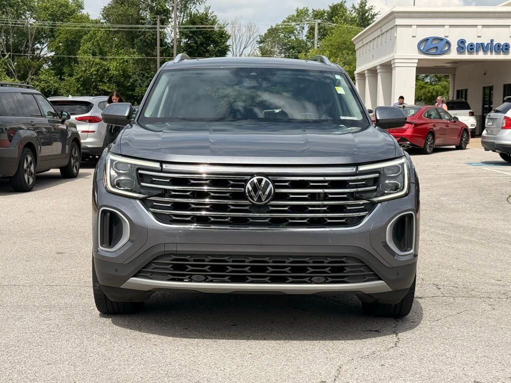 Used 2024 Volkswagen Atlas SEL AWD/4WD image 2