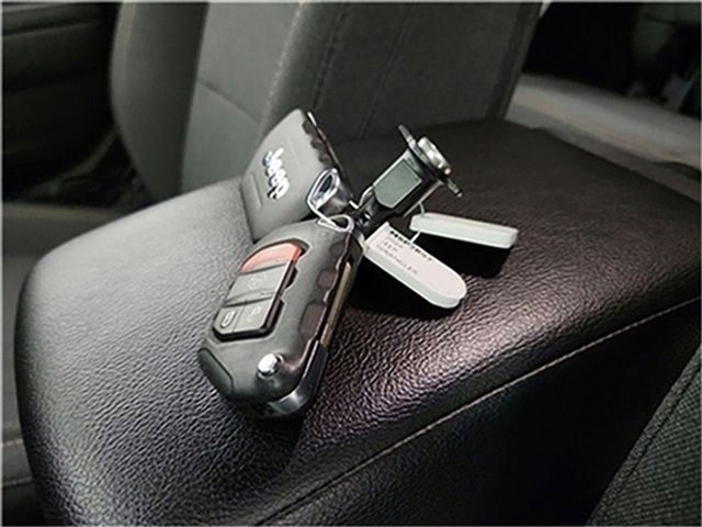 Used 2024 Jeep Wrangler Willys image 27