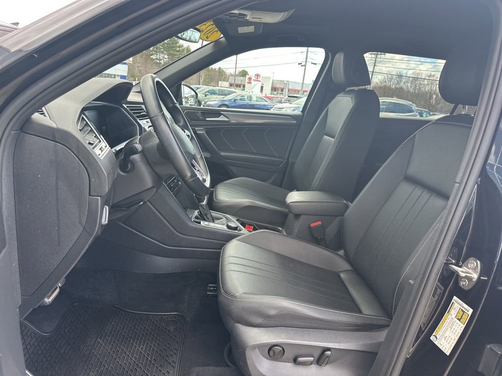 Used 2023 Volkswagen Tiguan SE R-Line AWD/4WD image 13
