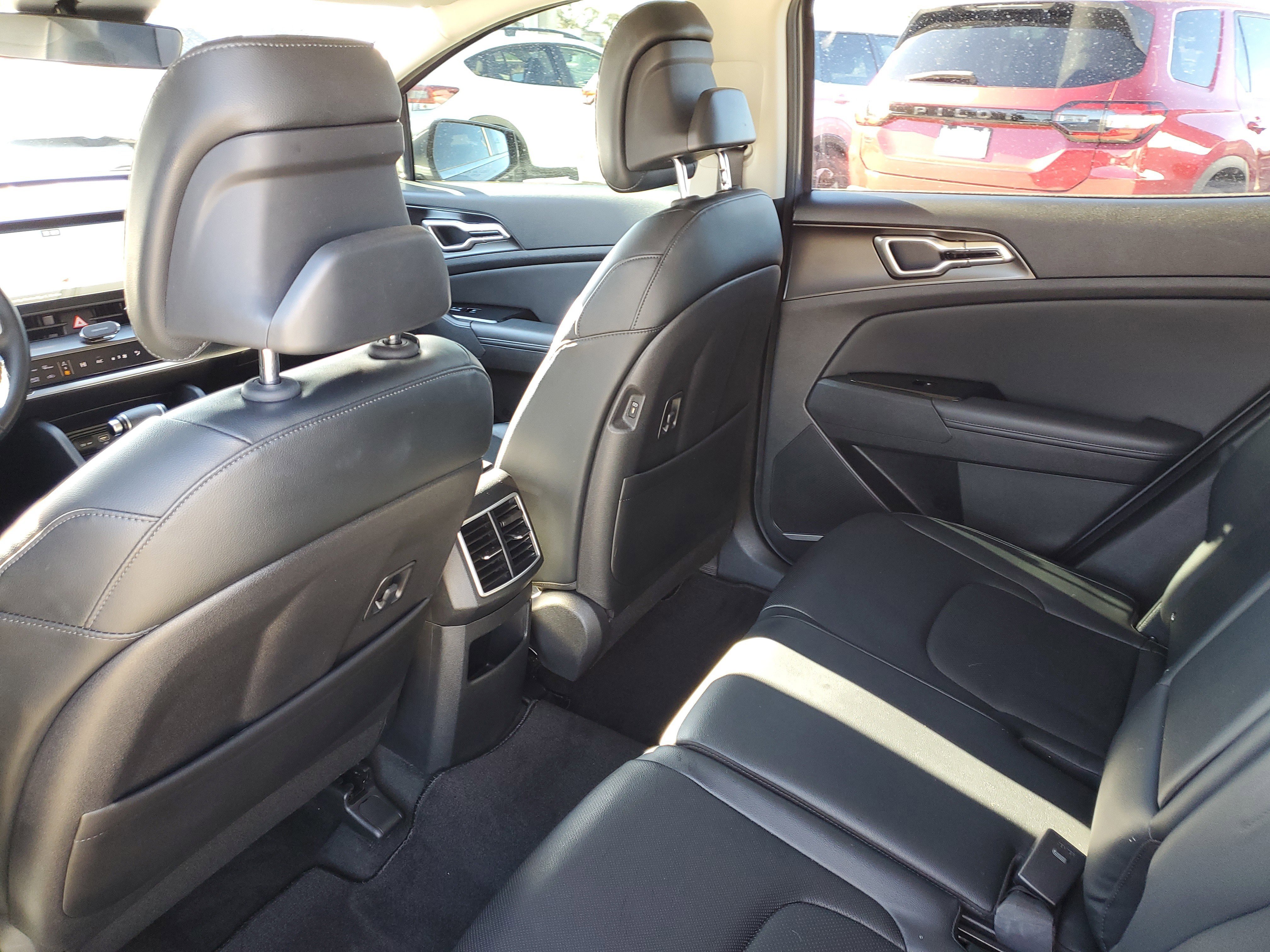 Used 2023 Kia Sportage EX image 12