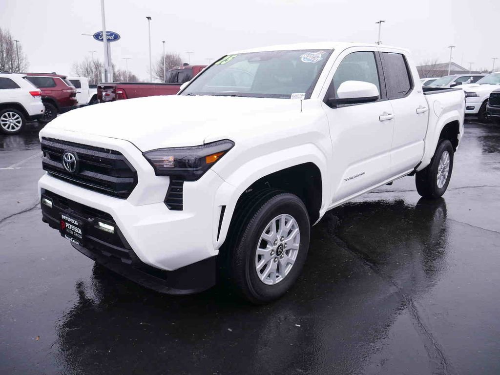 Used 2025 Toyota Tacoma SR5 image 4