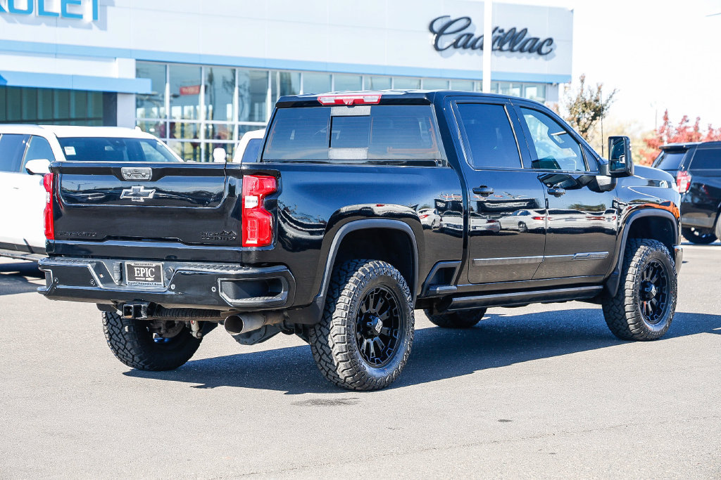 Used 2024 Chevrolet Silverado 3500 High Country w/ Technology Package AWD/4WD image 4