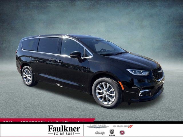 Used 2026 Chrysler Pacifica Select