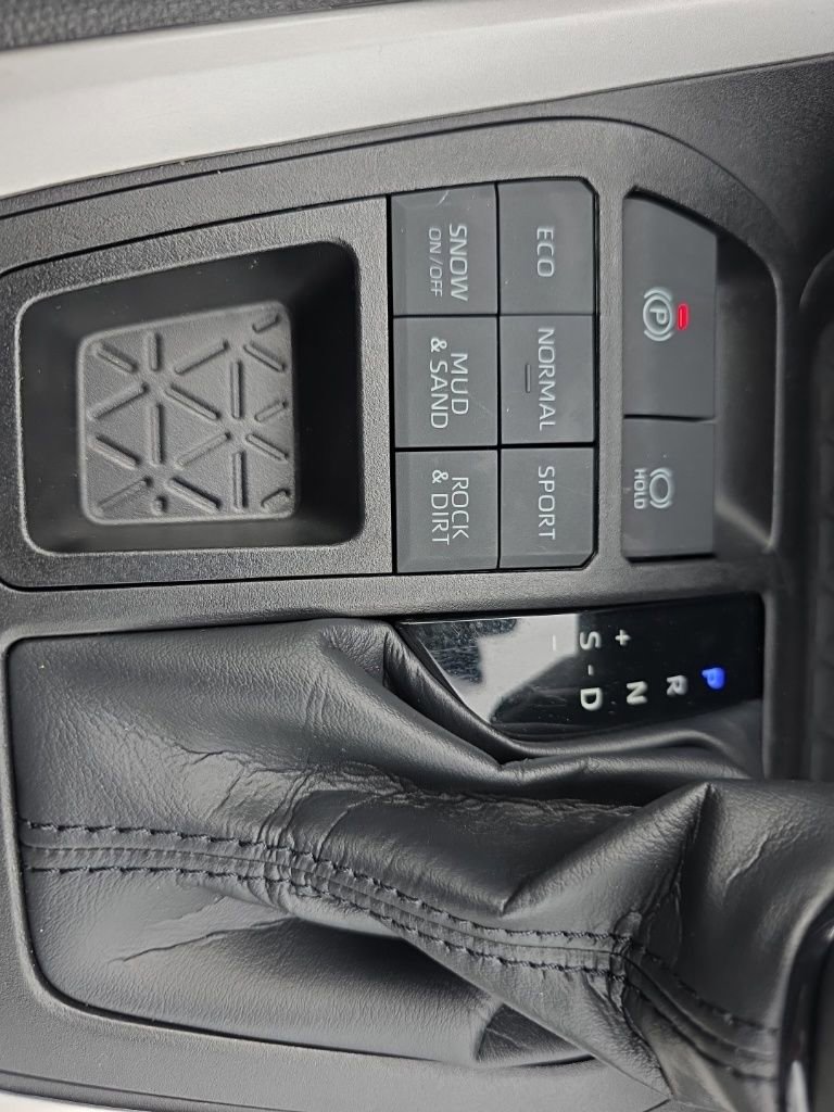 Used 2021 Toyota RAV4 XLE Premium image 29