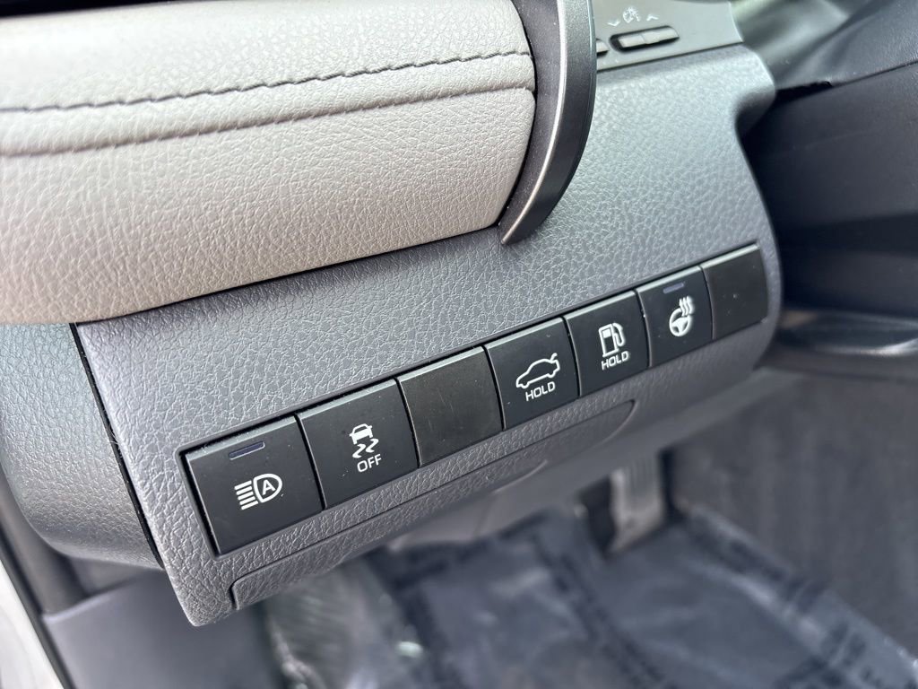 Used 2021 Toyota Camry XLE w/ Cold Weather Package image 21