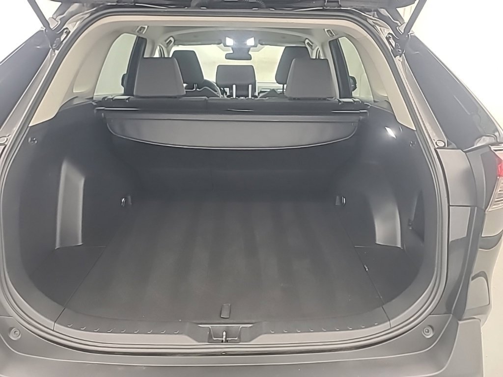 Used 2025 Toyota RAV4 XLE AWD/4WD image 19