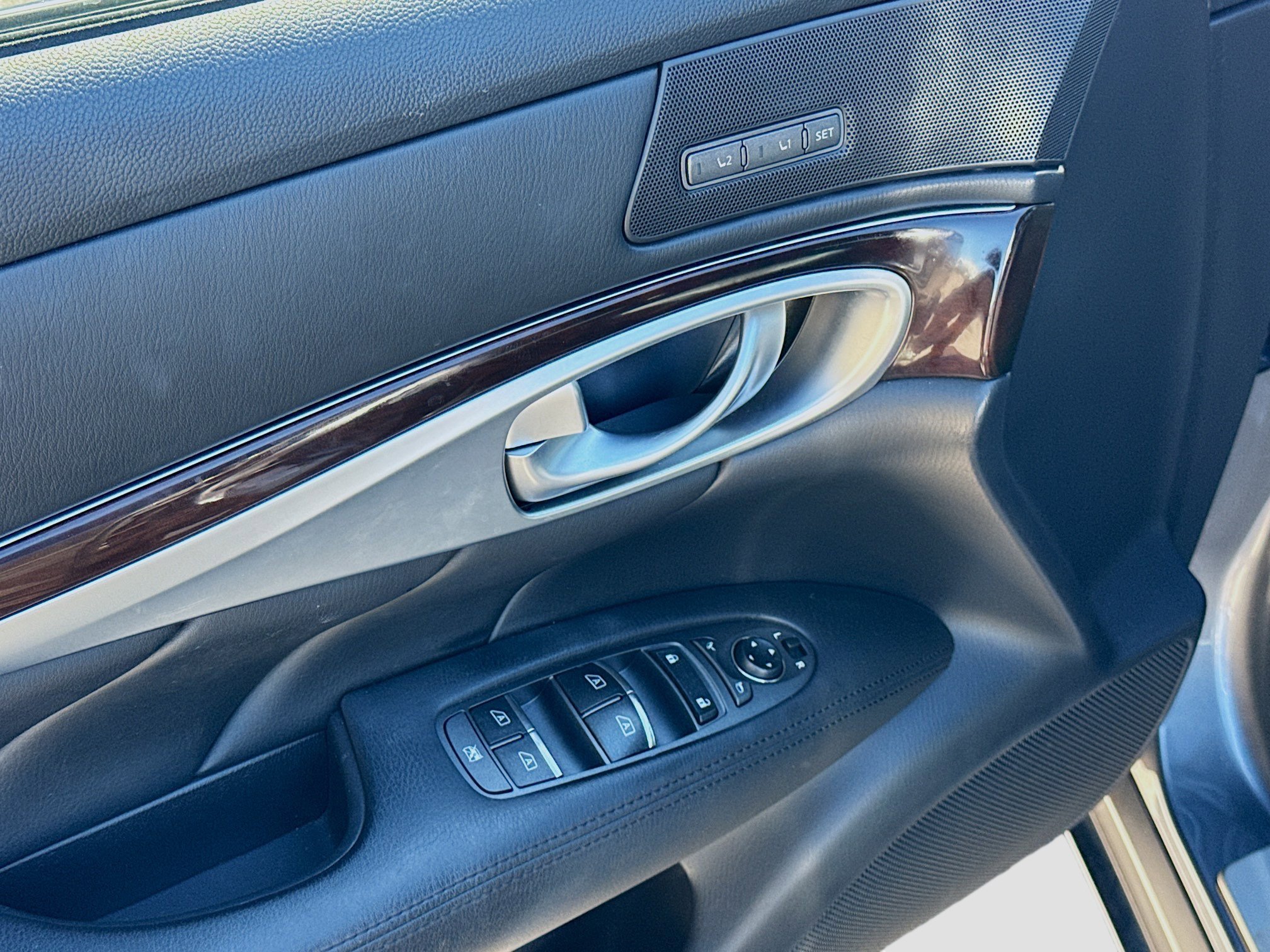 Used 2019 INFINITI Q70 Luxe w/ Sport Package image 22