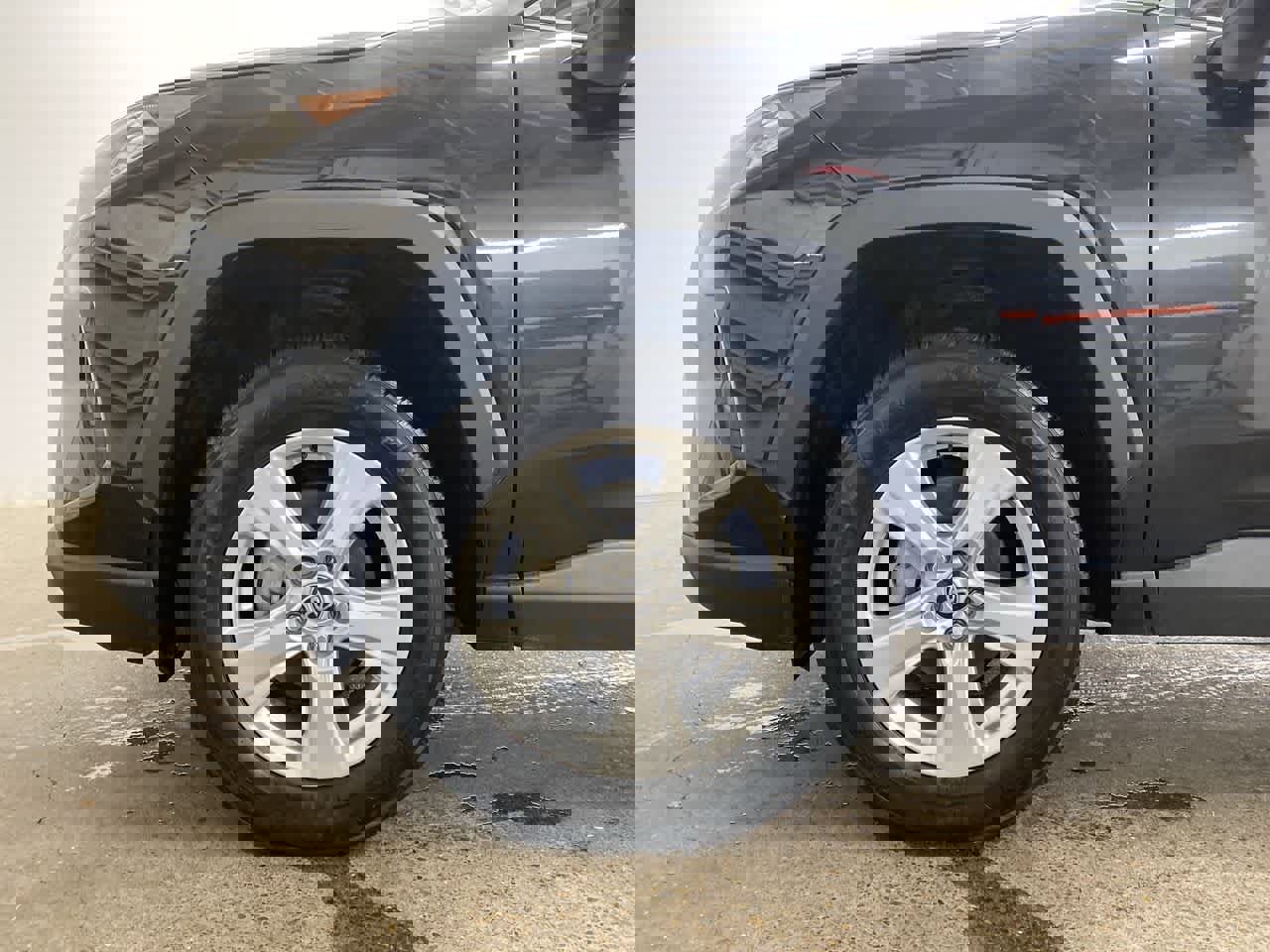 Used 2021 Toyota RAV4 XLE image 12