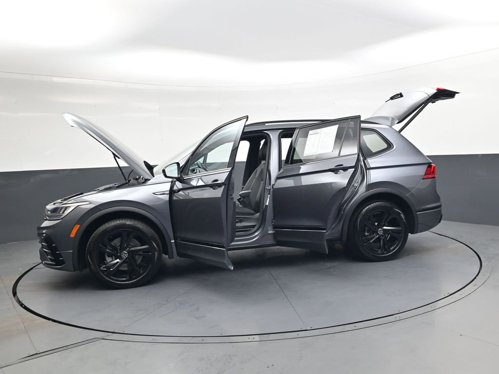 Used 2024 Volkswagen Tiguan SE R-Line image 44