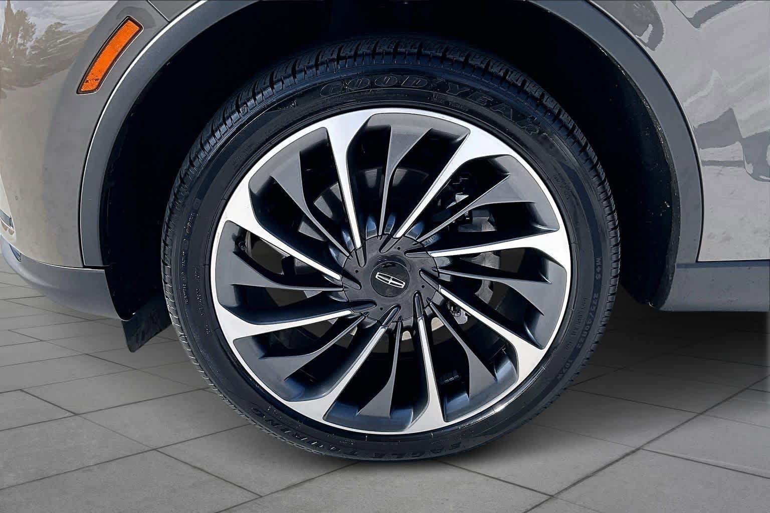 Used 2025 Lincoln Aviator Reserve w/ Equipment Group 201A image 10