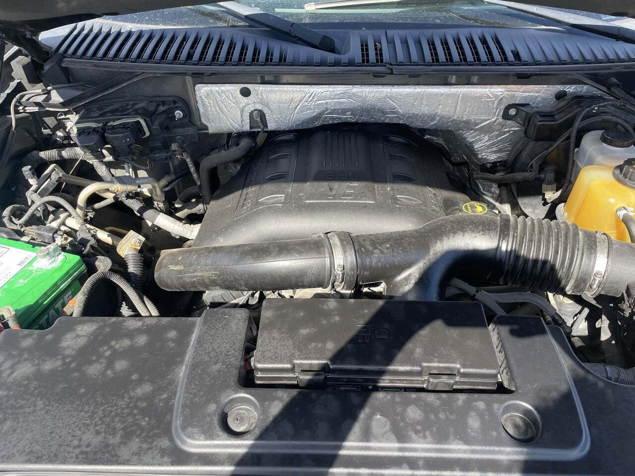 Used 2015 Ford Expedition XLT w/ Equipment Group 201A AWD/4WD image 16