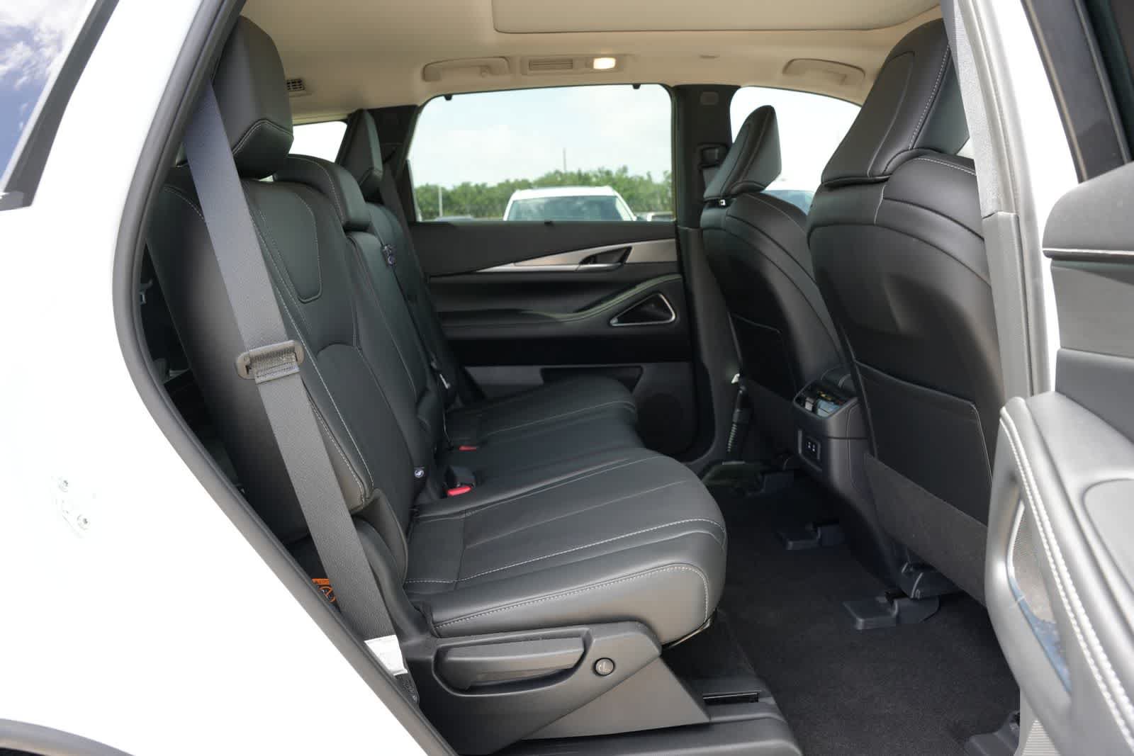Used 2026 INFINITI QX60 Luxe w/ Cargo Package FWD image 21