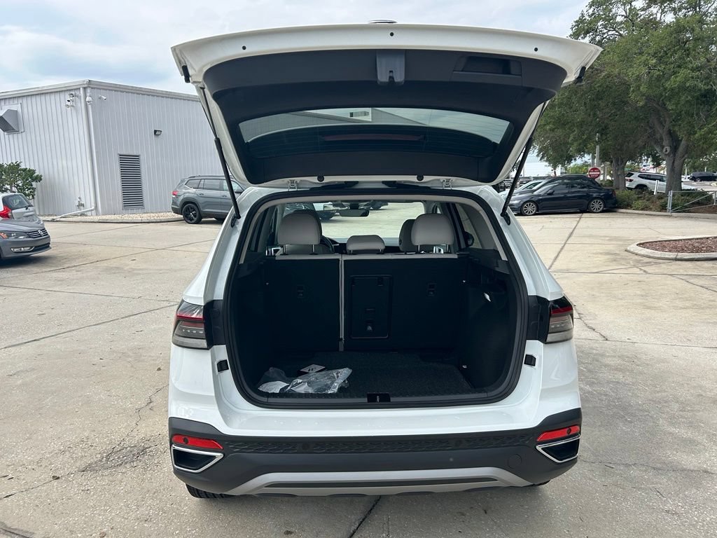 New 2026 Volkswagen Taos SE FWD image 34