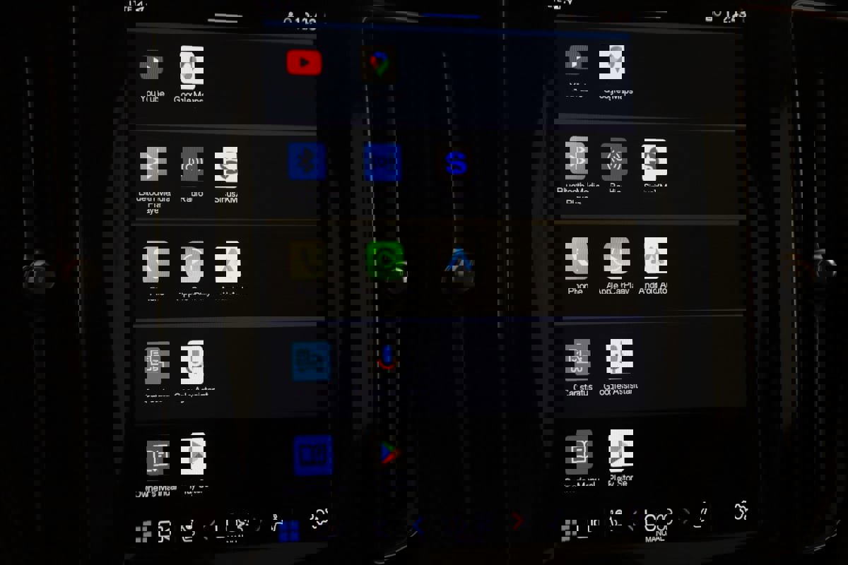 Used 2023 Volvo XC60 B5 Plus w/ Climate Package image 33