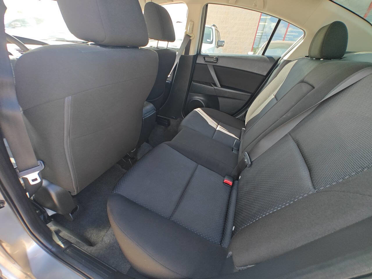 Used 2010 MAZDA MAZDA3 i Sport FWD image 11