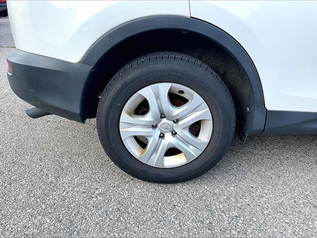 Used 2015 Toyota RAV4 LE AWD/4WD image 7