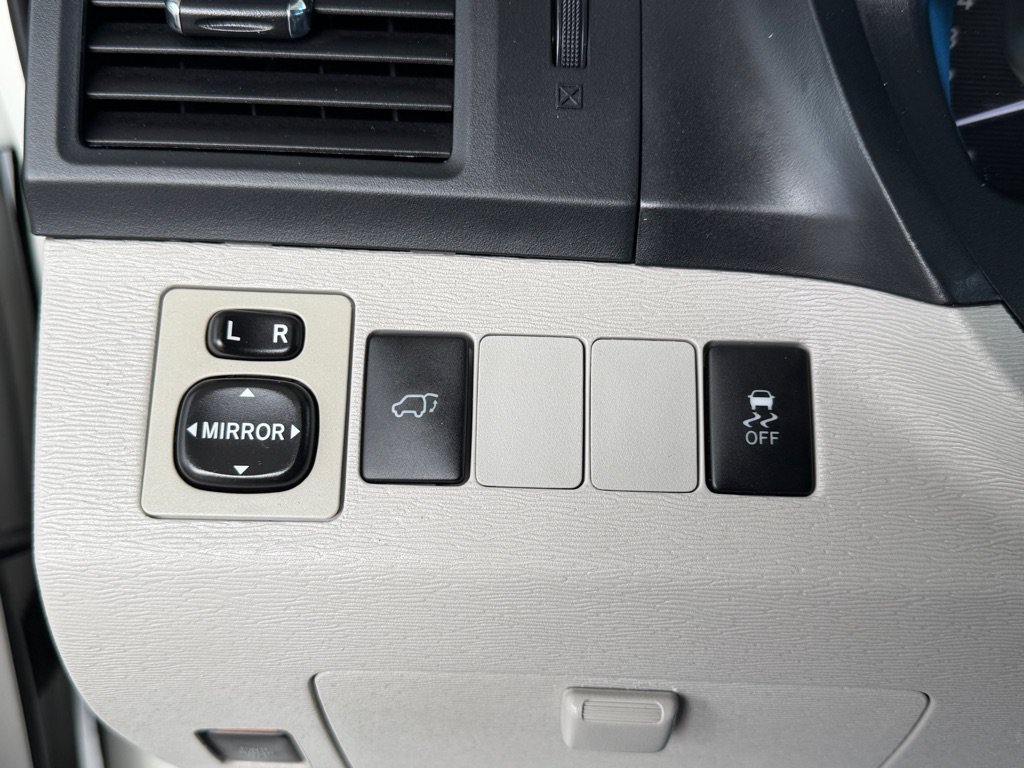 Used 2012 Toyota Venza LE w/ LE Convenience Pkg FWD image 16