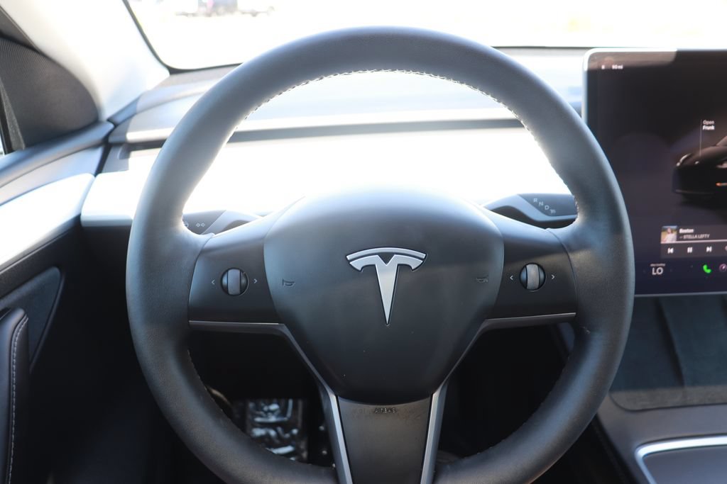Used 2025 Tesla Model Y Long Range RWD image 17