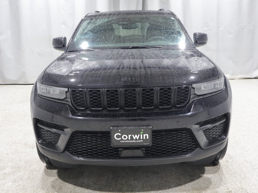 Used 2023 Jeep Grand Cherokee Altitude AWD/4WD image 9