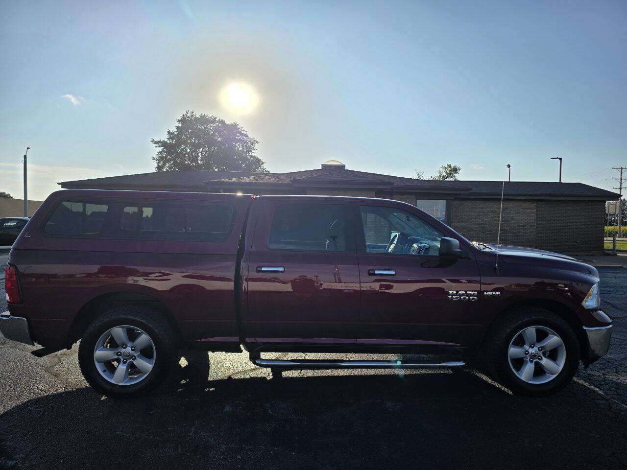 Used 2018 RAM 1500 Classic SLT AWD/4WD image 10