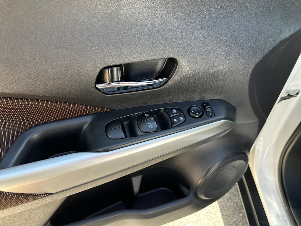 Used 2019 Nissan Kicks SR w/ Exterior Package FWD image 17