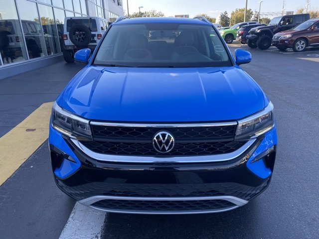 Used 2022 Volkswagen Taos SE w/ Panoramic Sunroof Package image 3