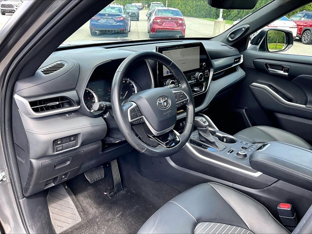Used 2023 Toyota Highlander XSE AWD/4WD image 8