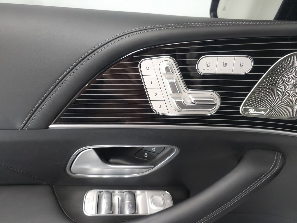 Used 2024 Mercedes-Benz Maybach GLS 600 4MATIC image 6