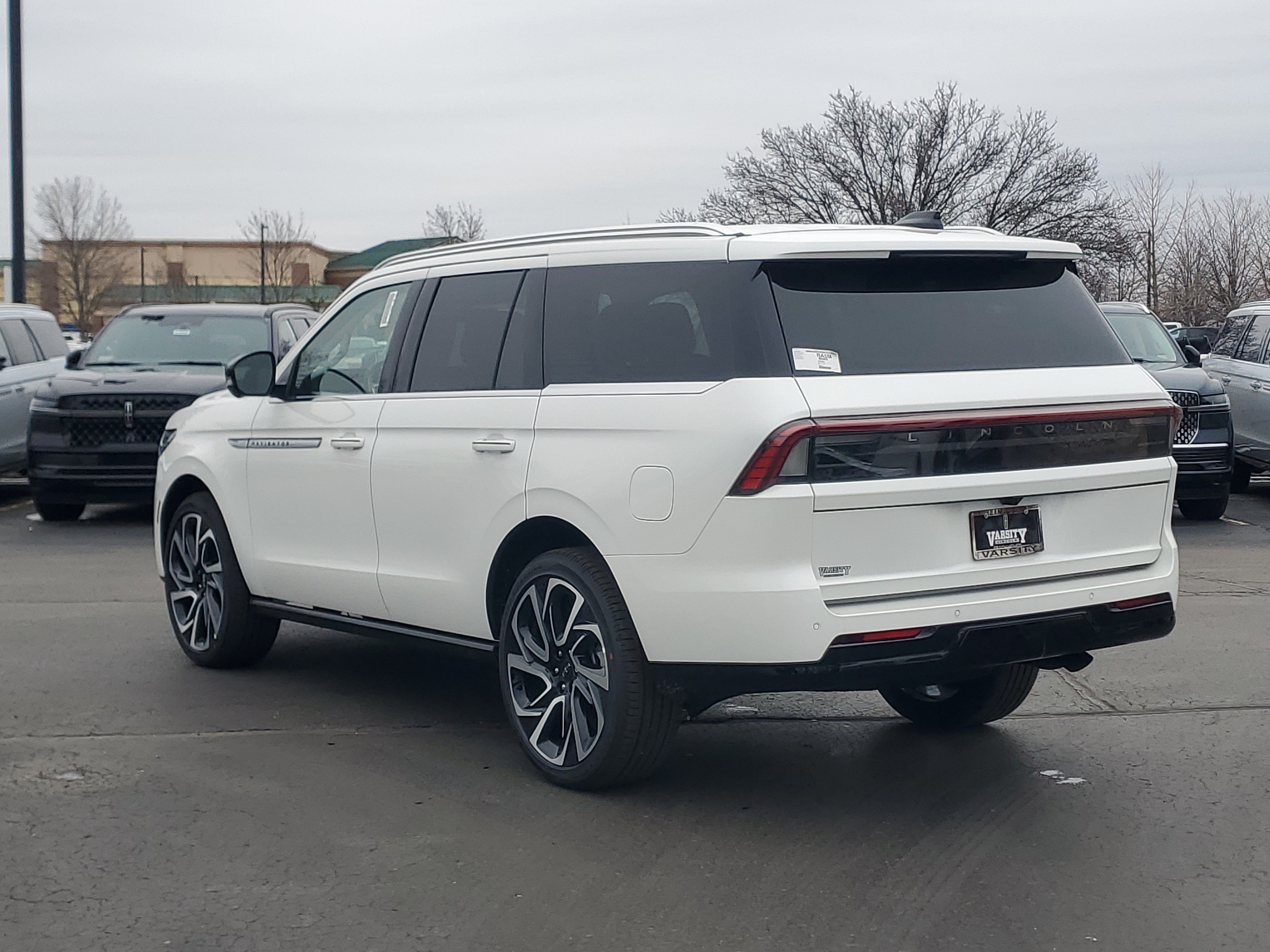 New 2026 Lincoln Navigator Reserve AWD/4WD image 3