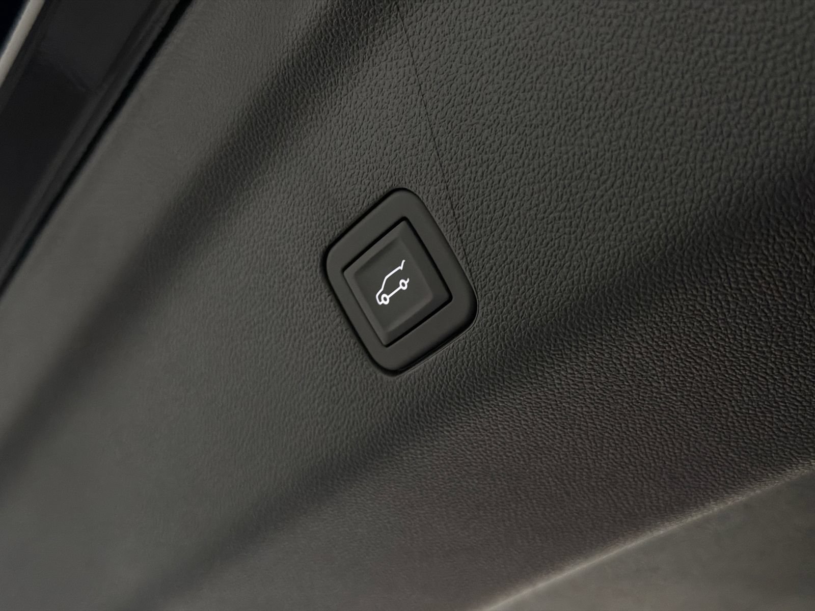Used 2025 Chevrolet Suburban High Country AWD/4WD image 10