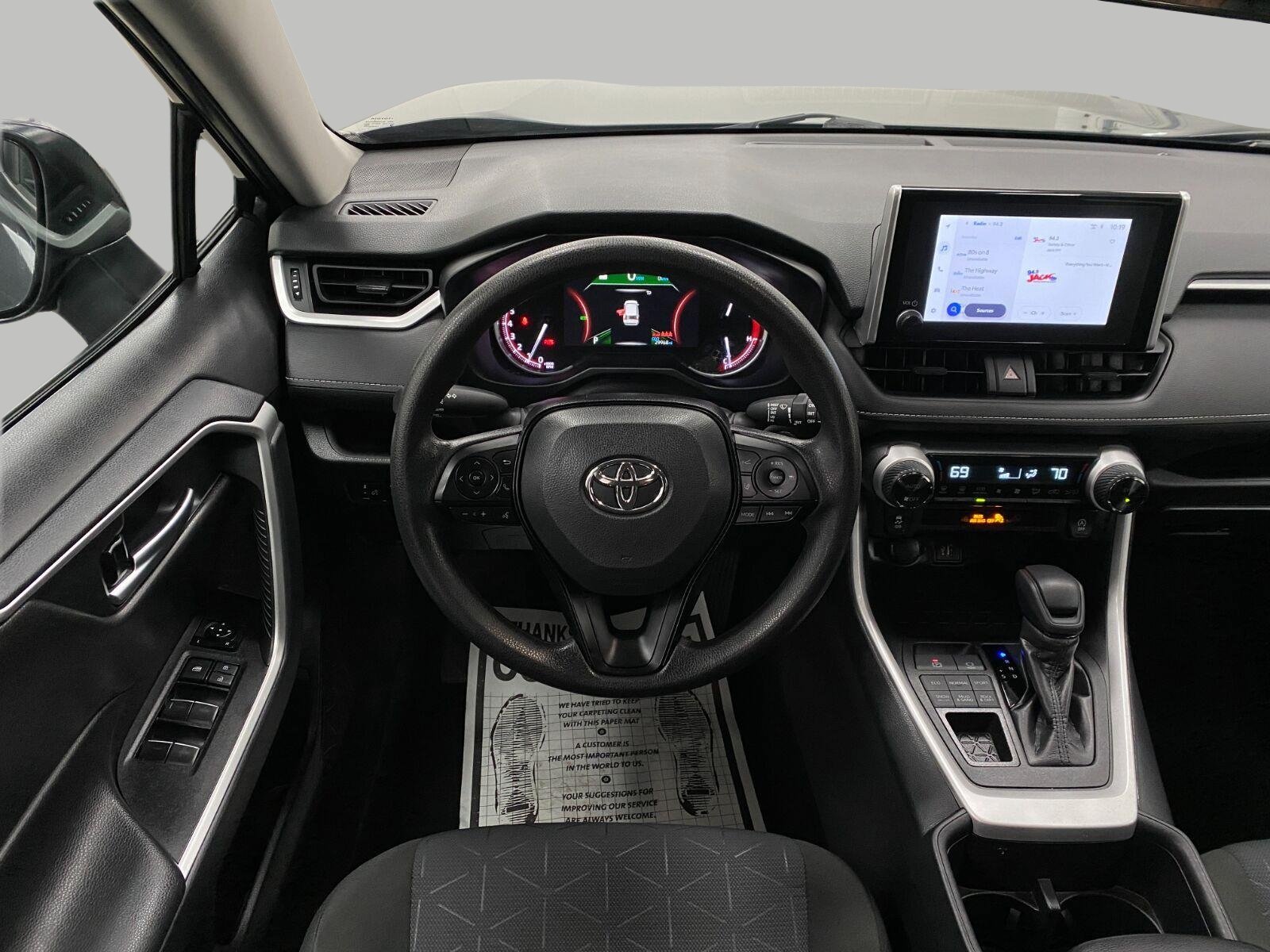 Used 2025 Toyota RAV4 XLE AWD/4WD image 13