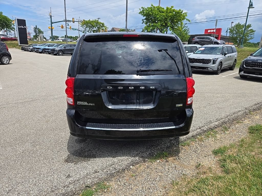 Used 2016 Dodge Grand Caravan SE FWD image 4