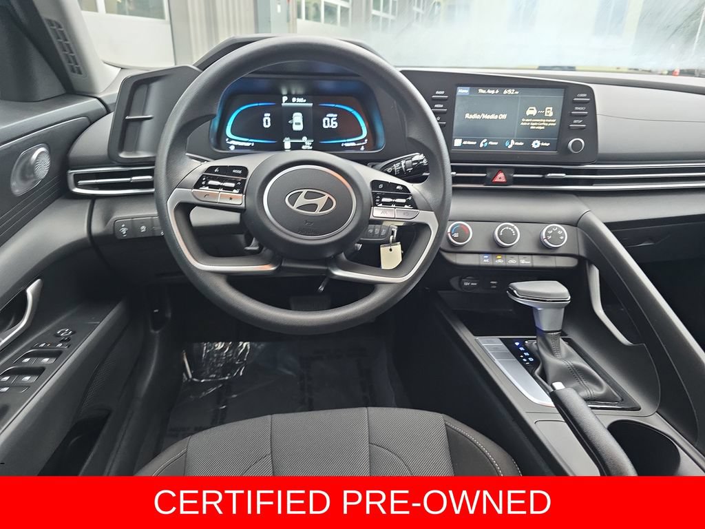Certified 2026 Hyundai Elantra SE FWD image 16
