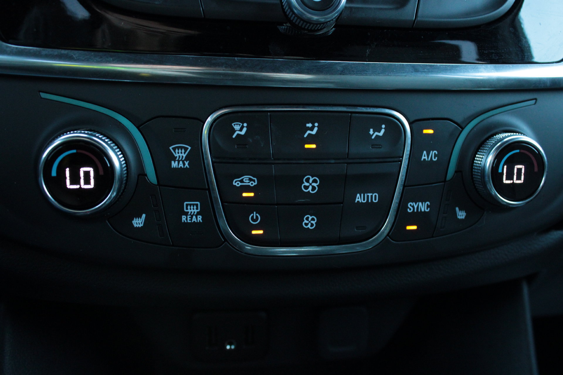 Used 2023 Chevrolet Traverse LT FWD image 46