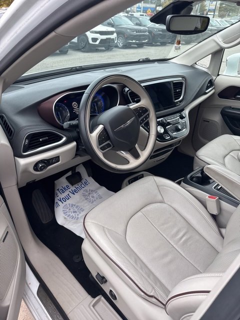 Certified 2018 Chrysler Pacifica Limited w/ Advanced Safetytec Group image 12