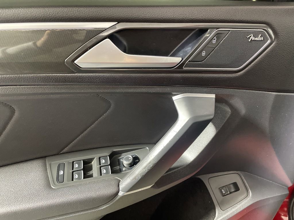Used 2018 Volkswagen Tiguan SEL Premium w/ 3rd Row Seat Package image 9