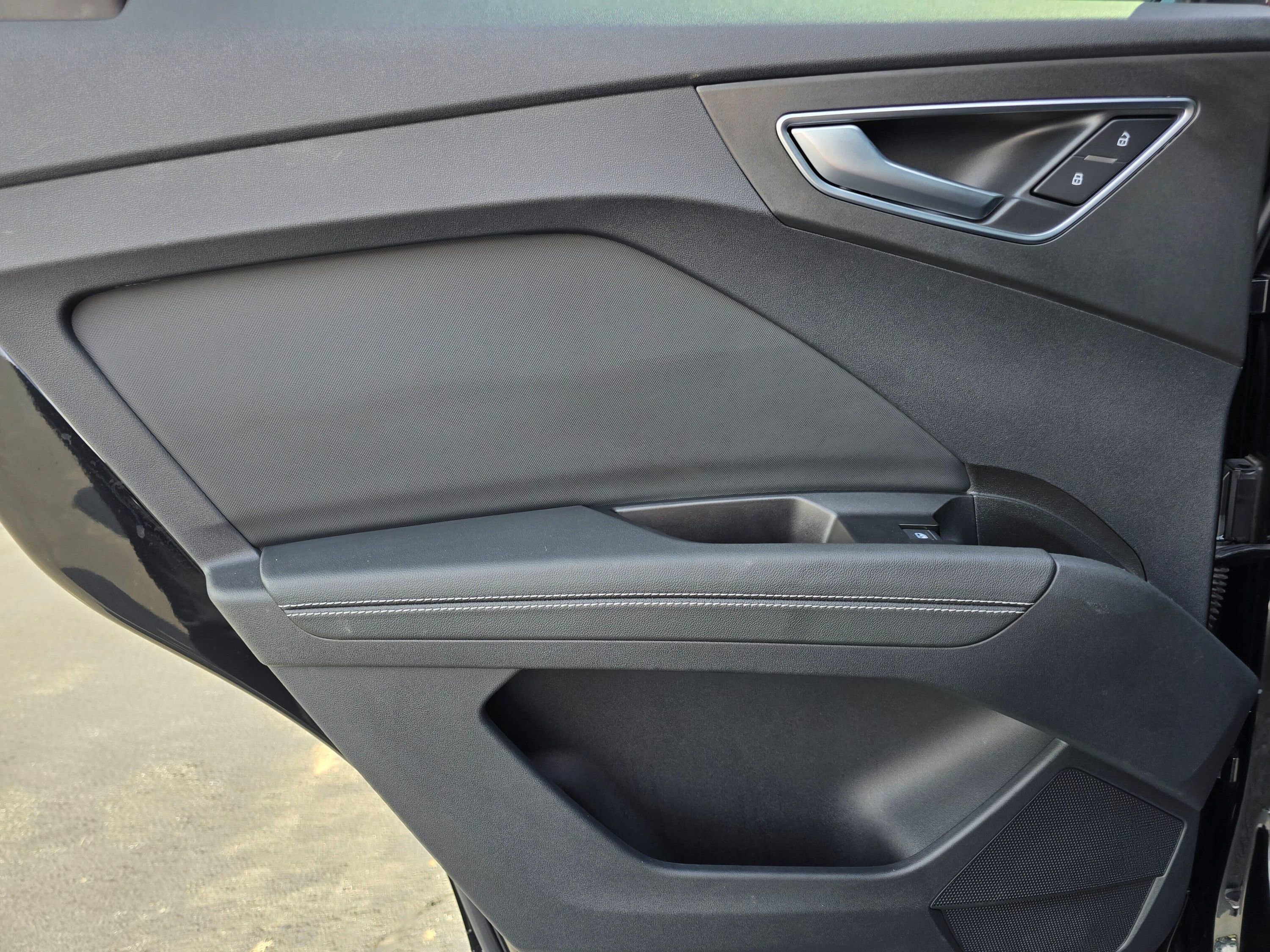 Used 2025 Audi Q4 e-tron Premium w/ Convenience Package AWD/4WD image 19