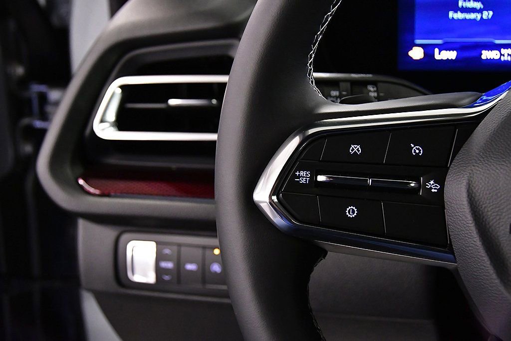 Used 2025 Chevrolet Traverse Z71 w/ Driver Confidence Package image 18