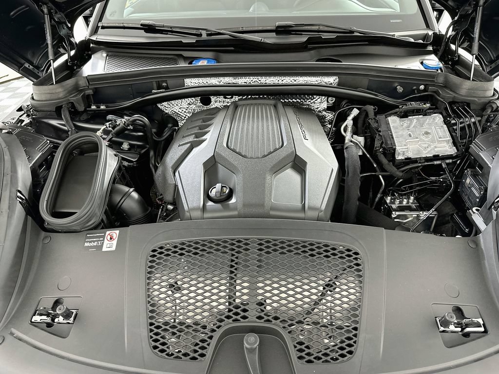 New 2026 Porsche Macan AWD/4WD image 32