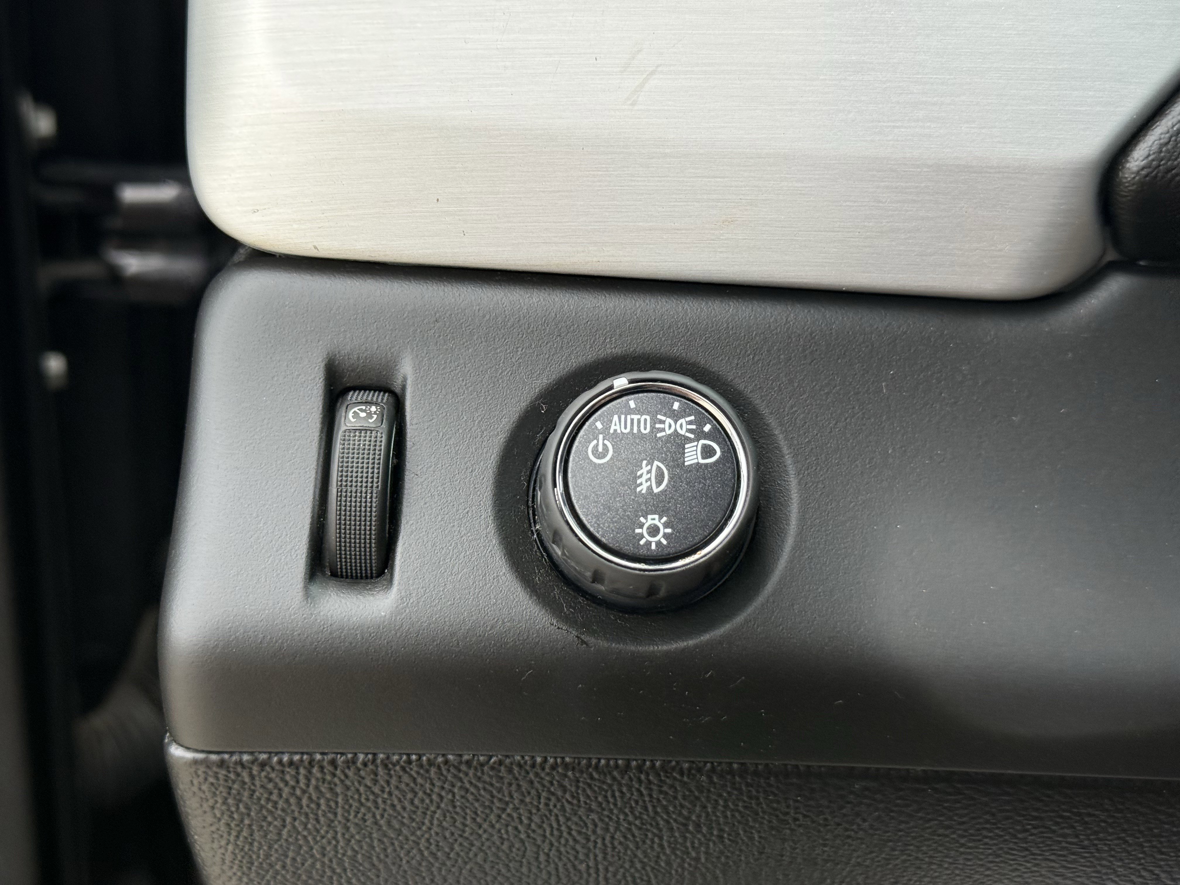 Used 2017 GMC Yukon SLT RWD image 23