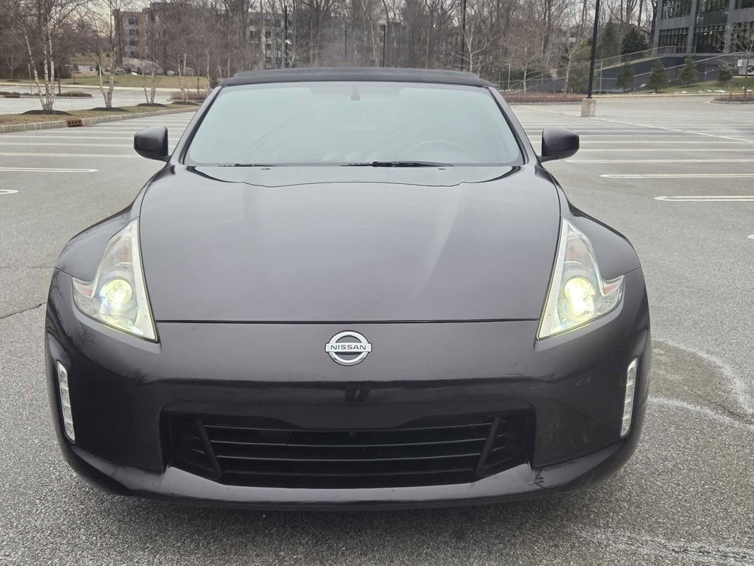 Used 2013 Nissan 370Z Touring w/ Sport Pkg RWD image 31